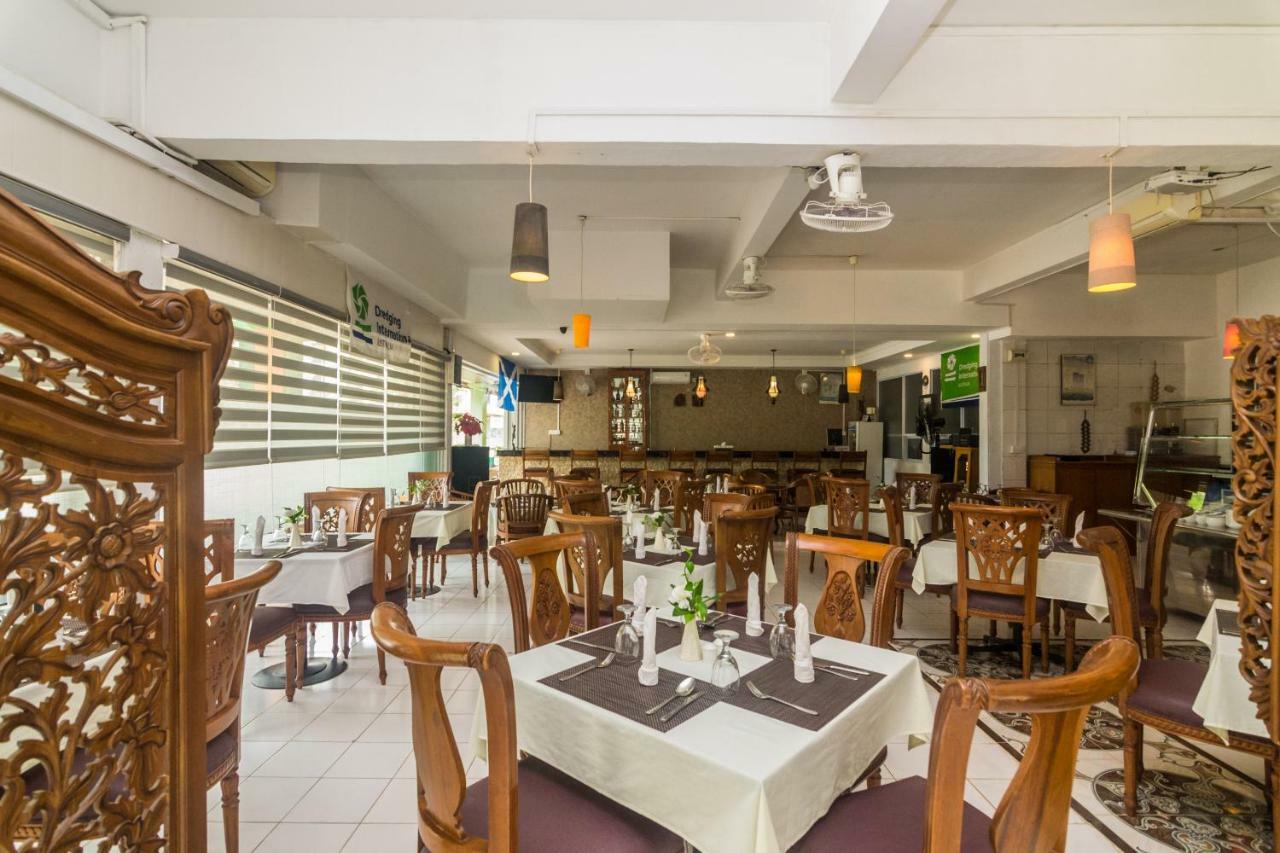 Vaccinated Staff - Oyo 1771 Zeke Hotel Batam Exterior photo
