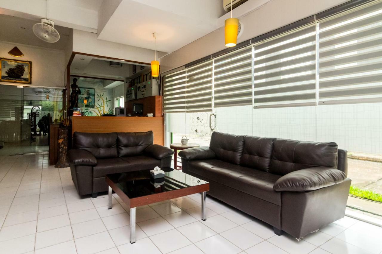 Vaccinated Staff - Oyo 1771 Zeke Hotel Batam Exterior photo