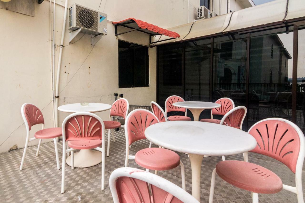 Vaccinated Staff - Oyo 1771 Zeke Hotel Batam Exterior photo