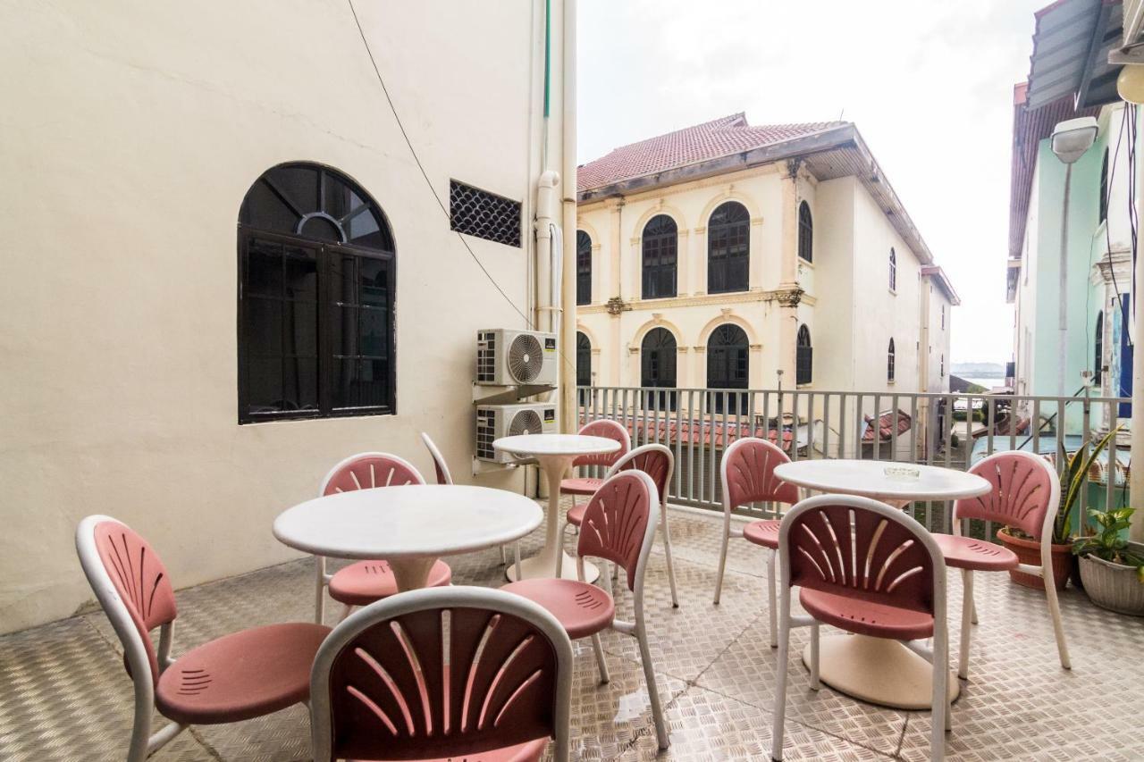 Vaccinated Staff - Oyo 1771 Zeke Hotel Batam Exterior photo