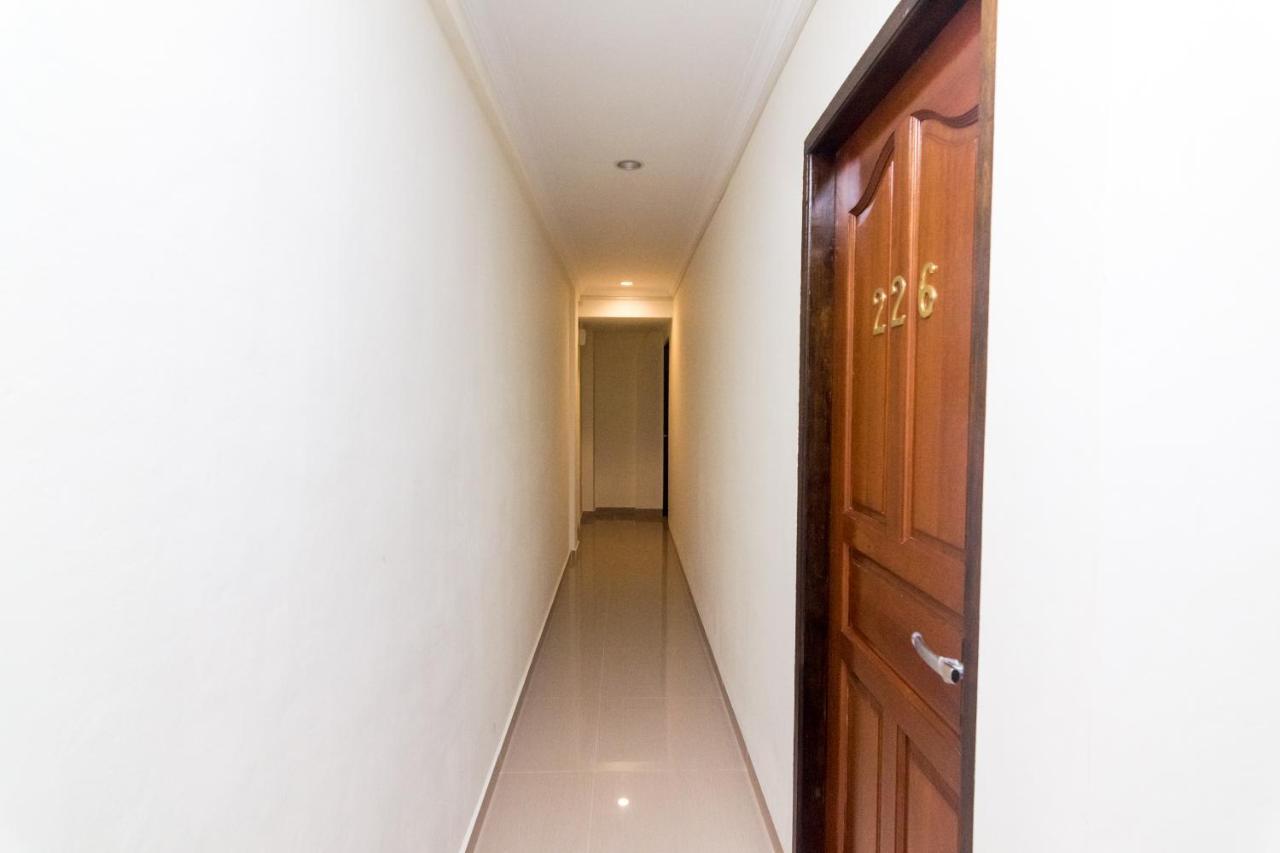 Vaccinated Staff - Oyo 1771 Zeke Hotel Batam Exterior photo