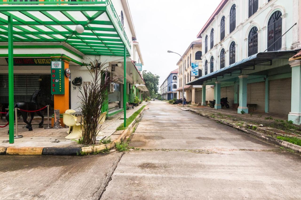 Vaccinated Staff - Oyo 1771 Zeke Hotel Batam Exterior photo