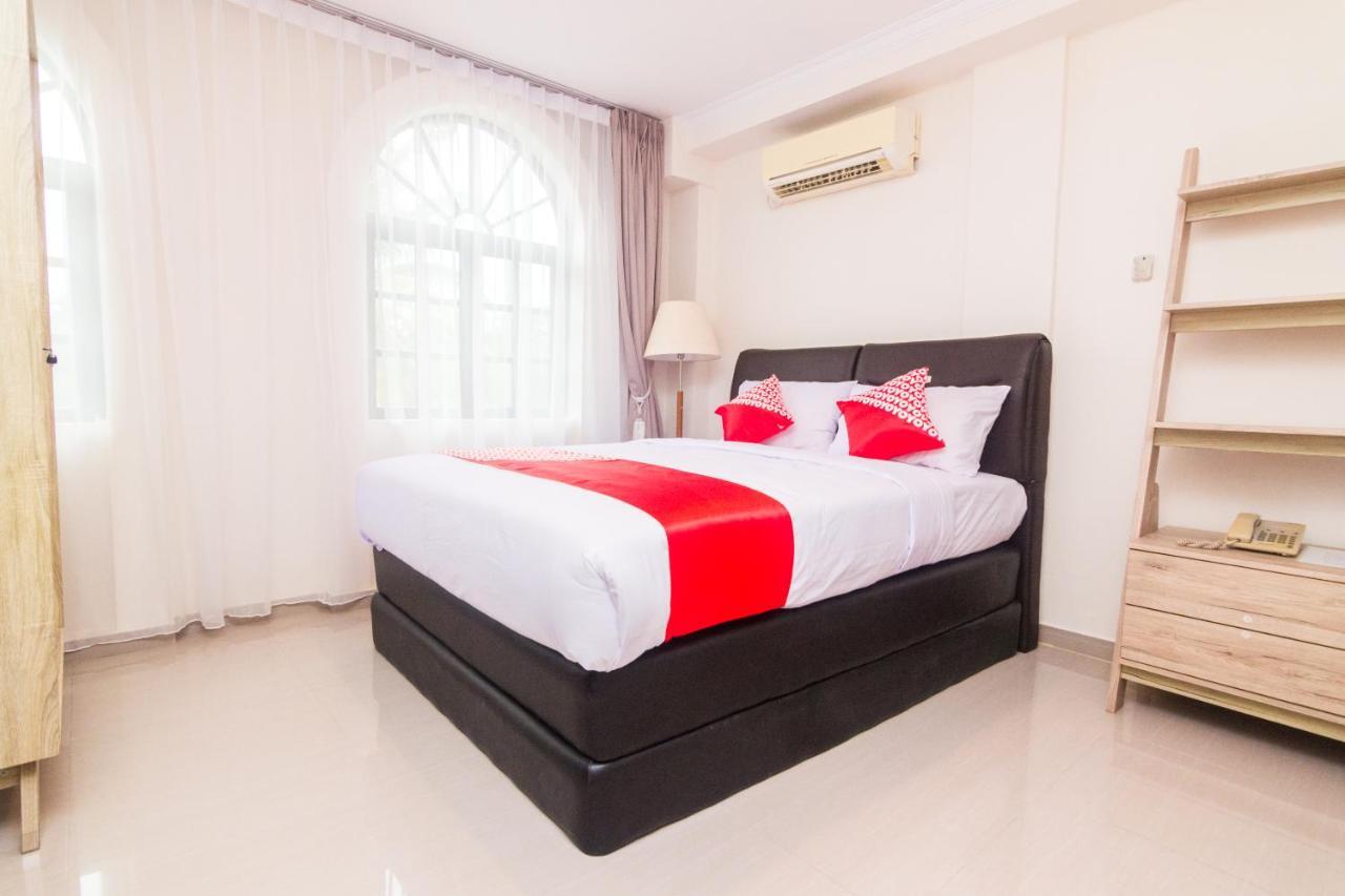 Vaccinated Staff - Oyo 1771 Zeke Hotel Batam Exterior photo