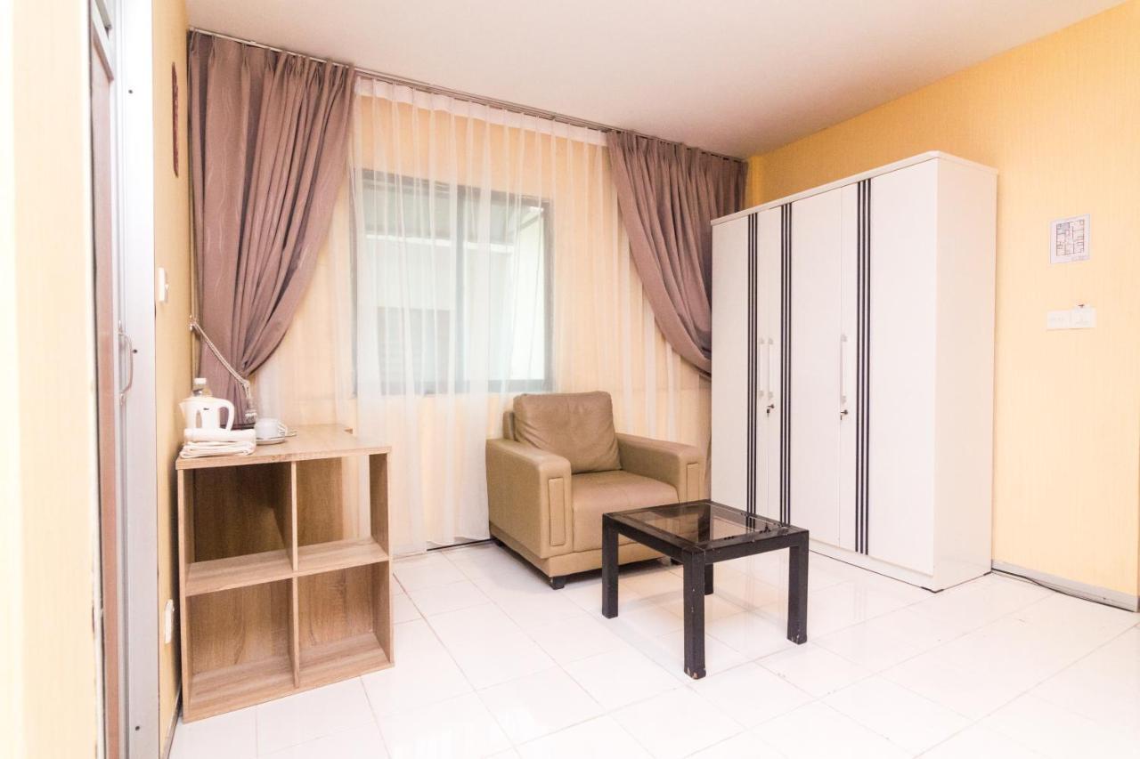 Vaccinated Staff - Oyo 1771 Zeke Hotel Batam Exterior photo